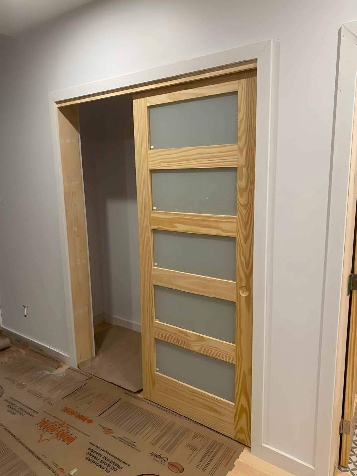 Pose de porte et mur en plâtre Montréal